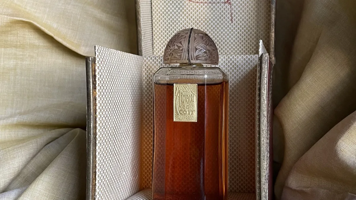 Parfymeflasker med eau de toilette og eau de parfum