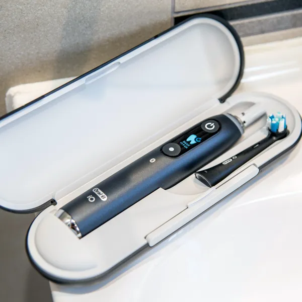 Oral-B iO Series 9 elektrisk tannbørste